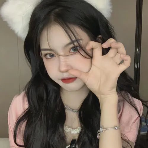 一线女星深夜密会神秘女子，凌晨内幕曝光，好友出面澄清
